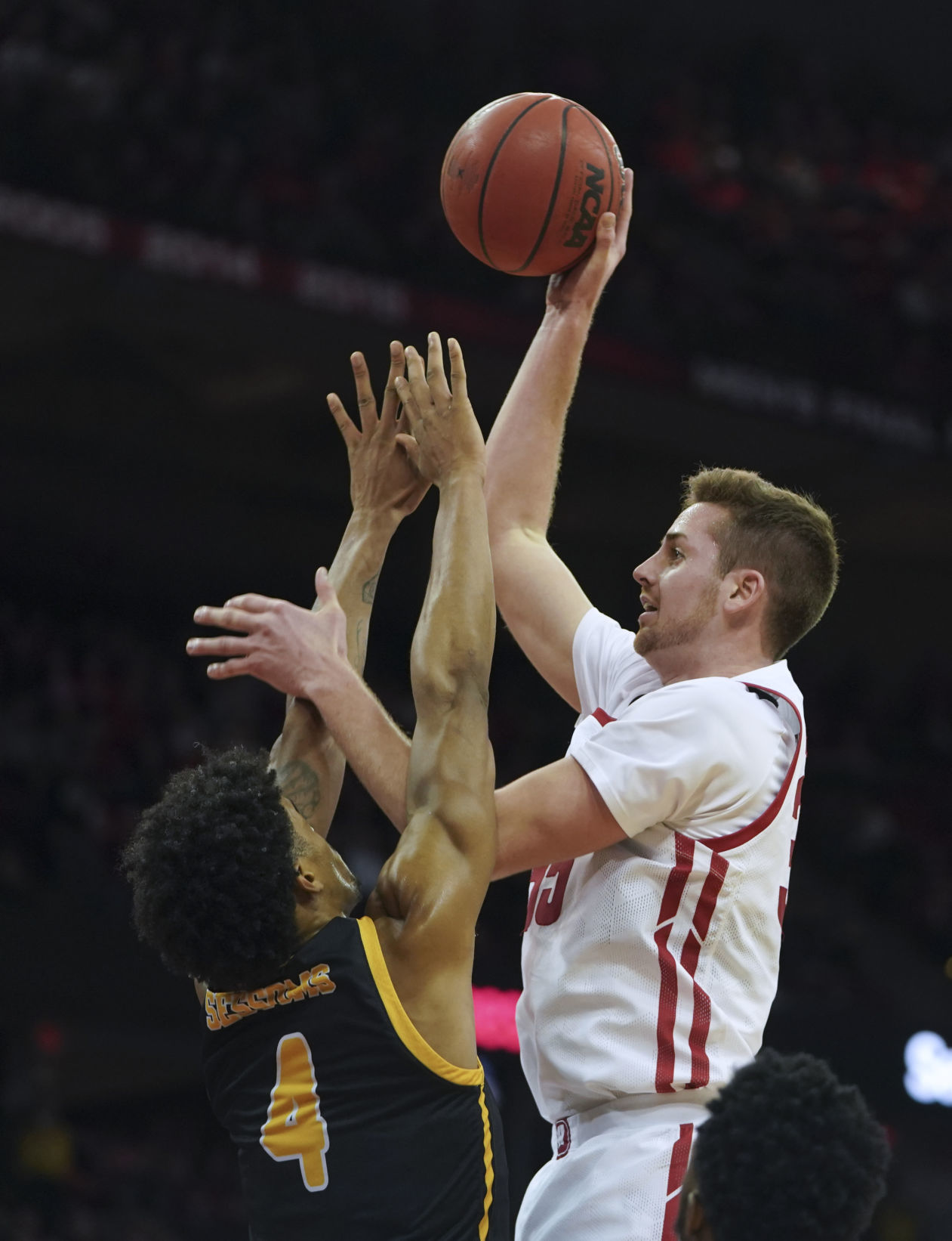 Badgers 83, Panthers 64
